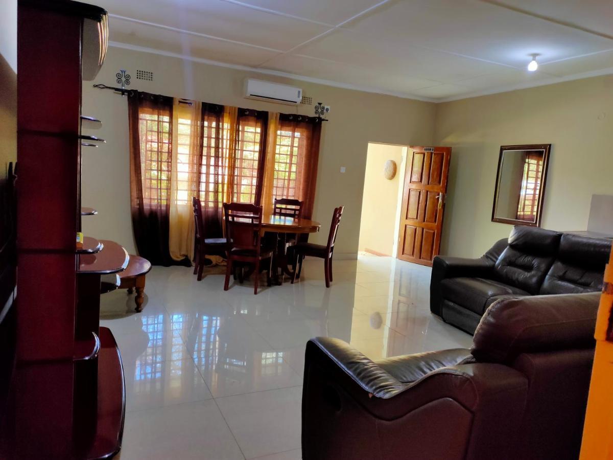 Golden Days Lodge Livingstone Esterno foto