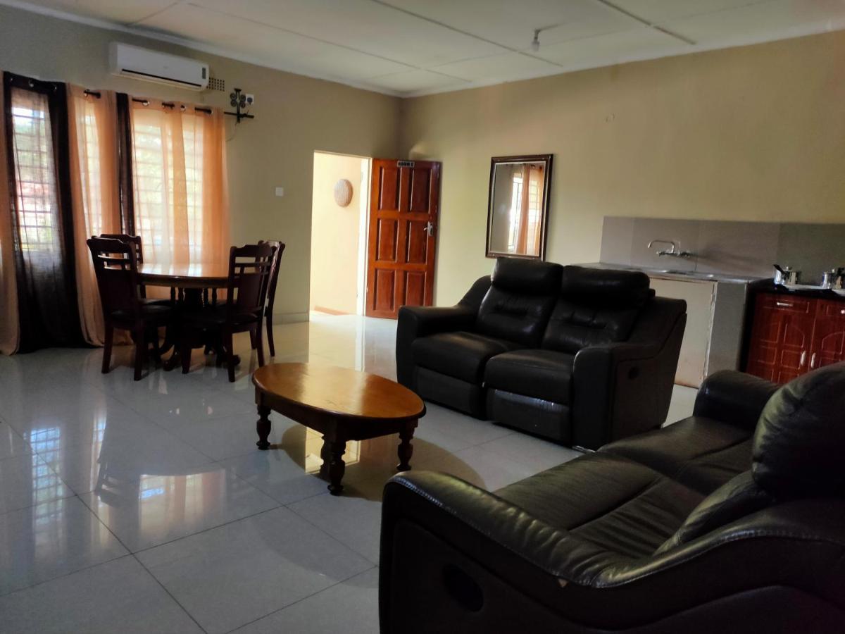 Golden Days Lodge Livingstone Esterno foto