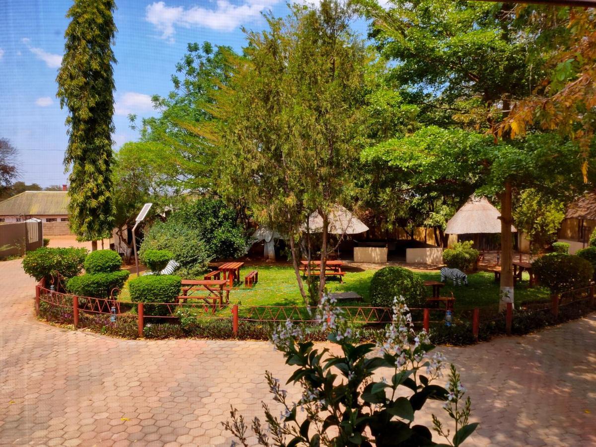 Golden Days Lodge Livingstone Esterno foto