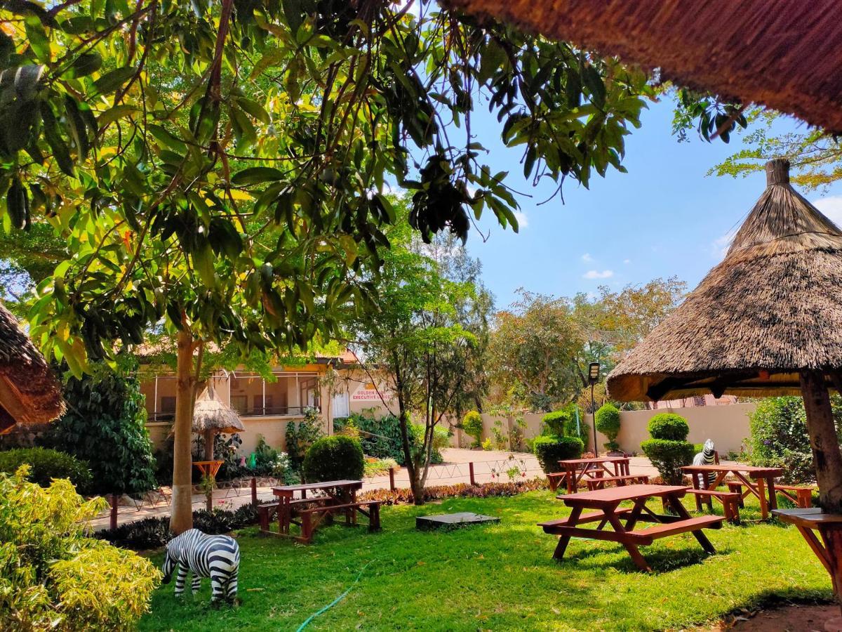 Golden Days Lodge Livingstone Esterno foto