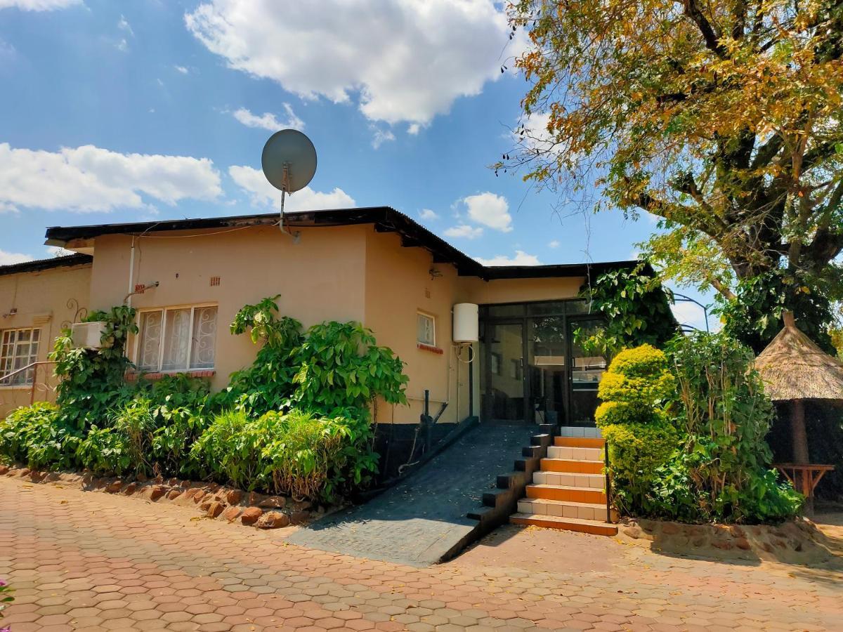 Golden Days Lodge Livingstone Esterno foto