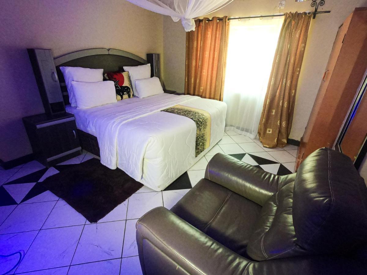 Golden Days Lodge Livingstone Esterno foto