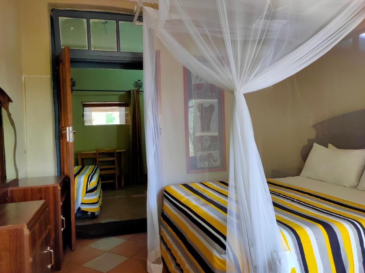 Golden Days Lodge Livingstone Esterno foto