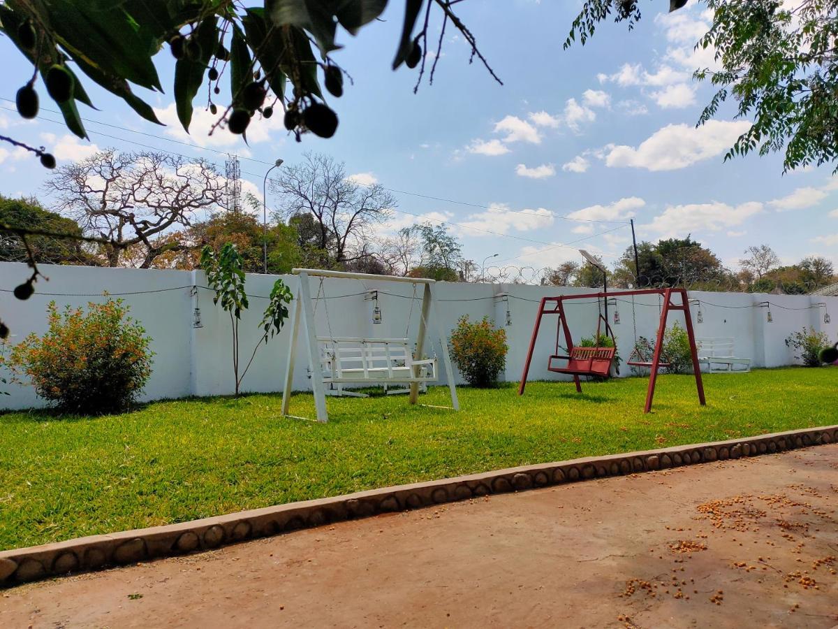 Golden Days Lodge Livingstone Esterno foto