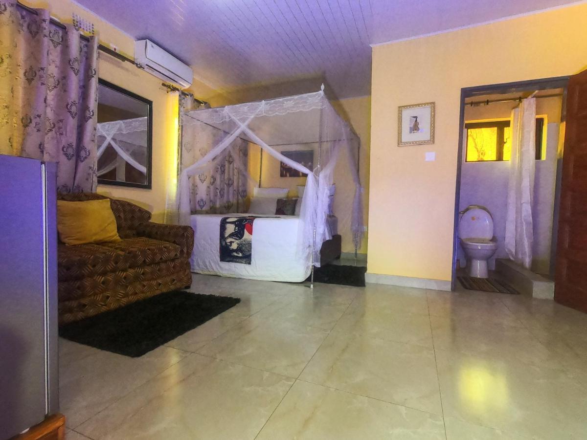 Golden Days Lodge Livingstone Esterno foto
