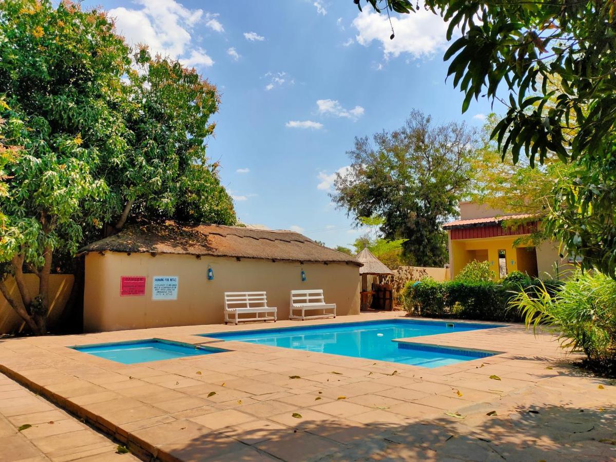 Golden Days Lodge Livingstone Esterno foto