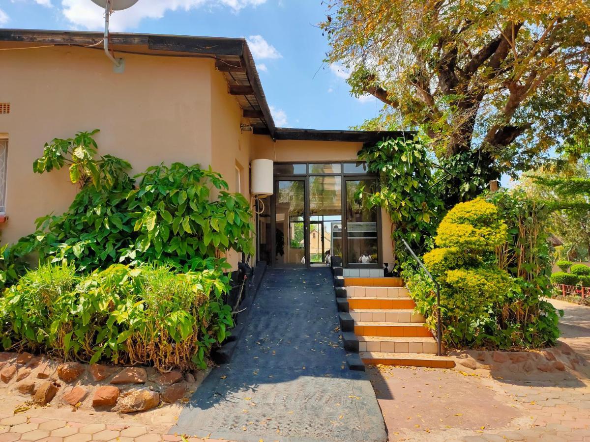 Golden Days Lodge Livingstone Esterno foto