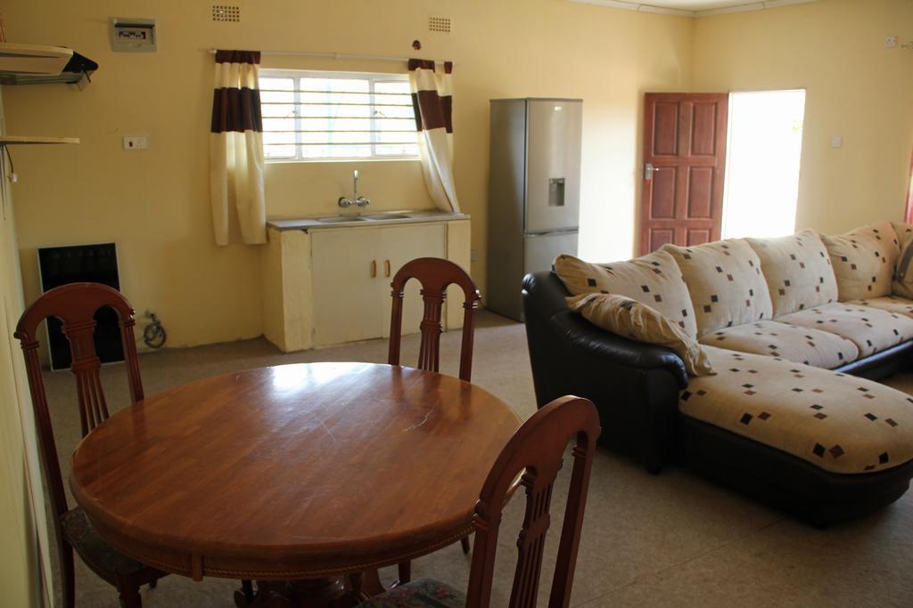 Golden Days Lodge Livingstone Esterno foto
