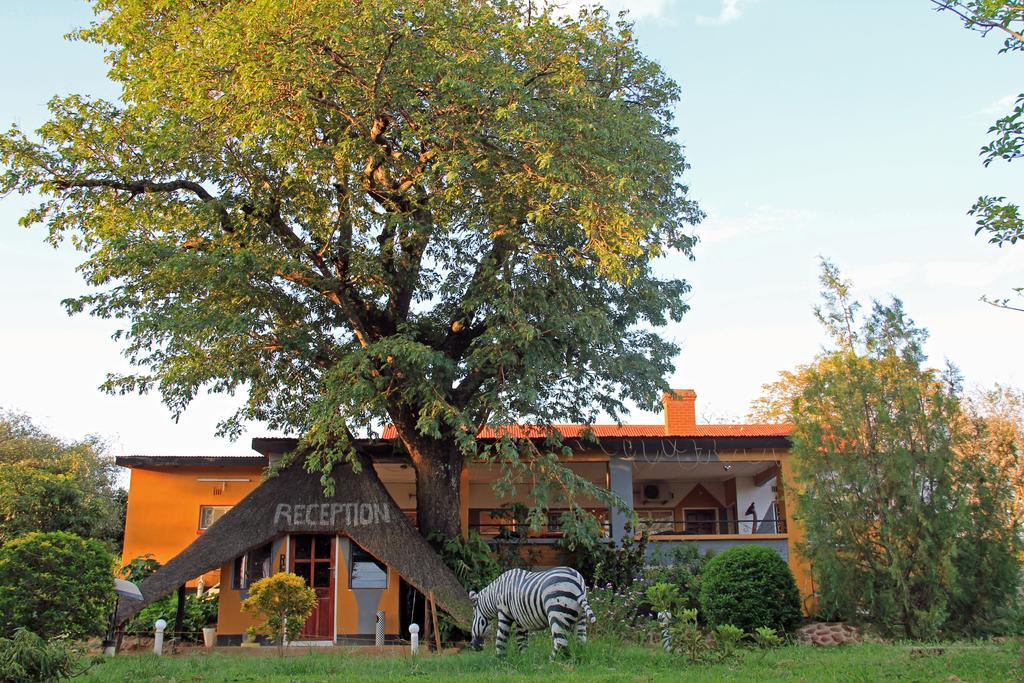Golden Days Lodge Livingstone Esterno foto