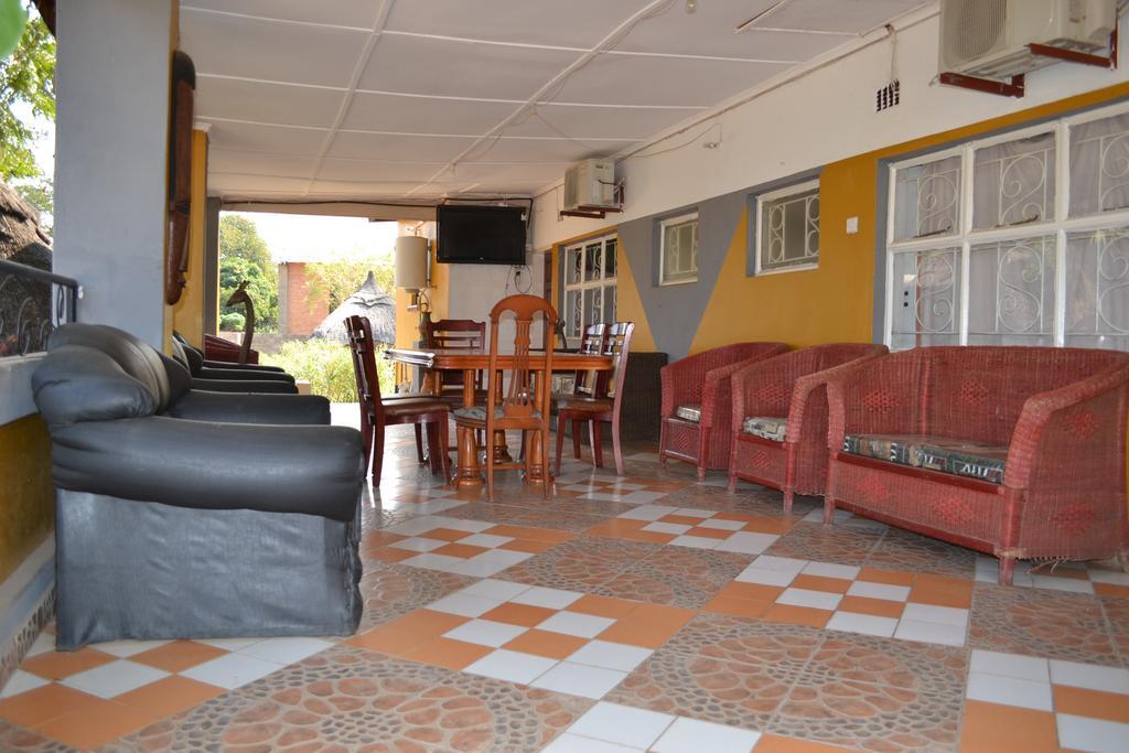 Golden Days Lodge Livingstone Esterno foto