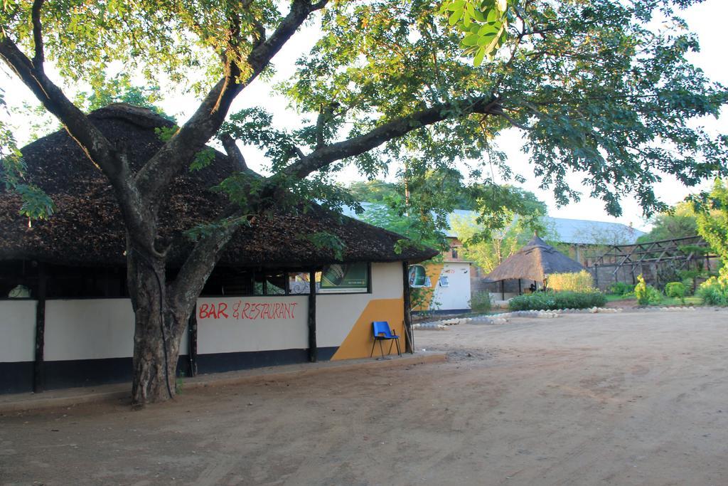 Golden Days Lodge Livingstone Esterno foto